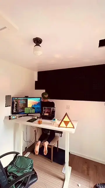 Today I took a thirty minute break to finally put up my sound proofing foam 🎙I 