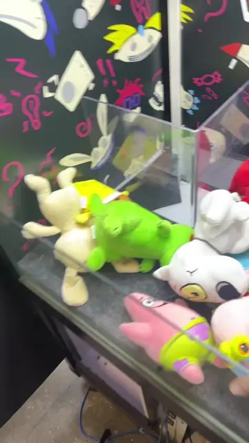 Turns out you aren’t supposed to throw prizes in without using the claw #arcade 