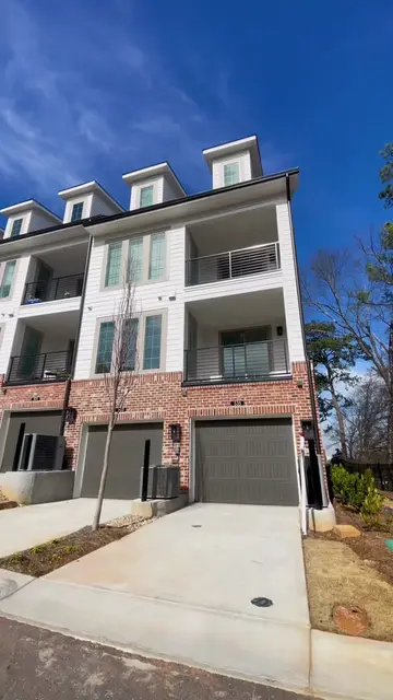 Beautiful townhome for sale in Alpharetta, GA | 2 Bed | 2 Bath | Listed at $550K