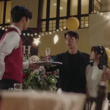 took the girl he was gonna marry 🤭 #extraordinaryyou #rowoon #haru #leejaewook 