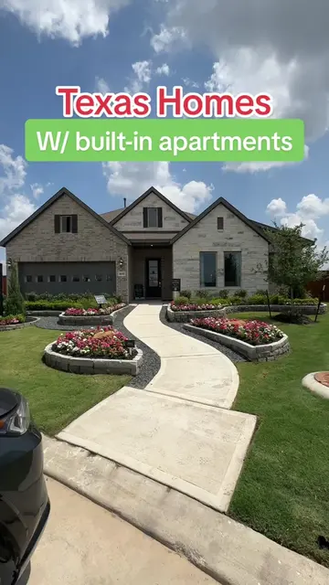 Would you buy a house w built-in apartment? 🤨 ##texashomes##househacking##renta