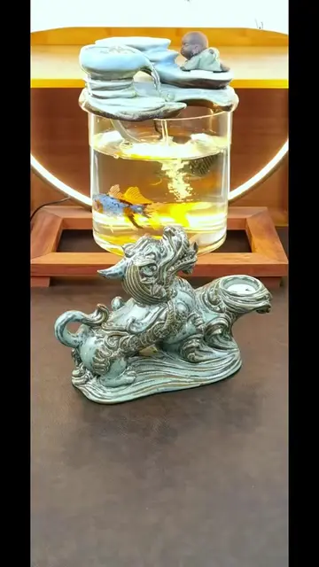 Sáng xuân, pha một ấm trà, Một chồng, một vợ, nhẩn nha, thưởng cùng. 