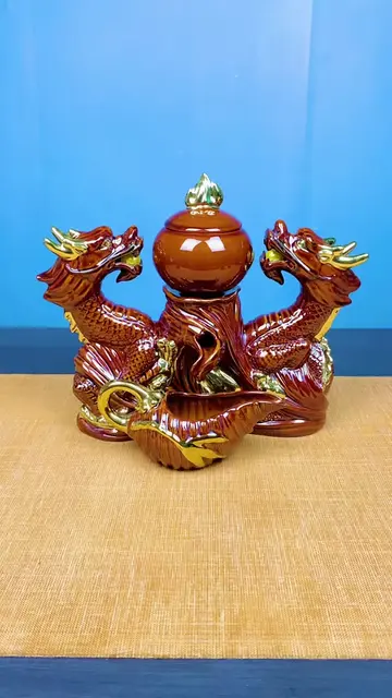 Qua đêm phiền não tan rồi. Ấm ly trà sớm ta ngồi với ta. Hiên ngoài vài giọt sươ