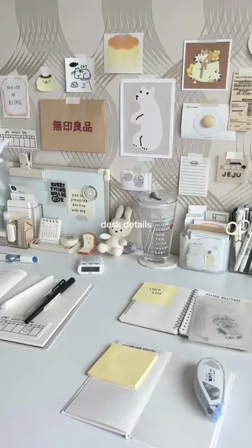 i love yellow post it’s <3 #studytok #desk #studydesk #study #desksetup #aesthet