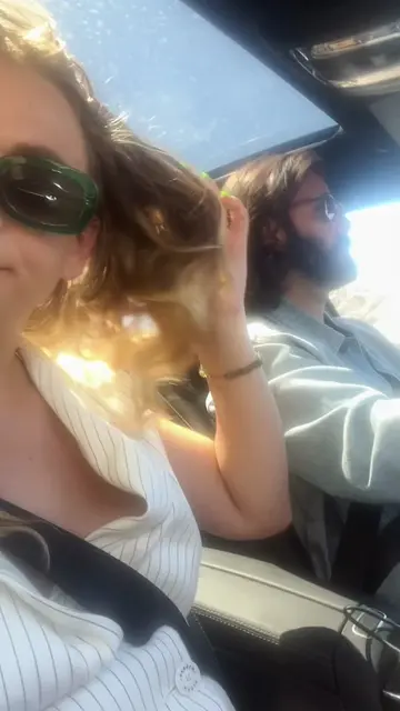 She’s here, she’s unemployed, get used to it bébé 😎  #marseille #americaninfran