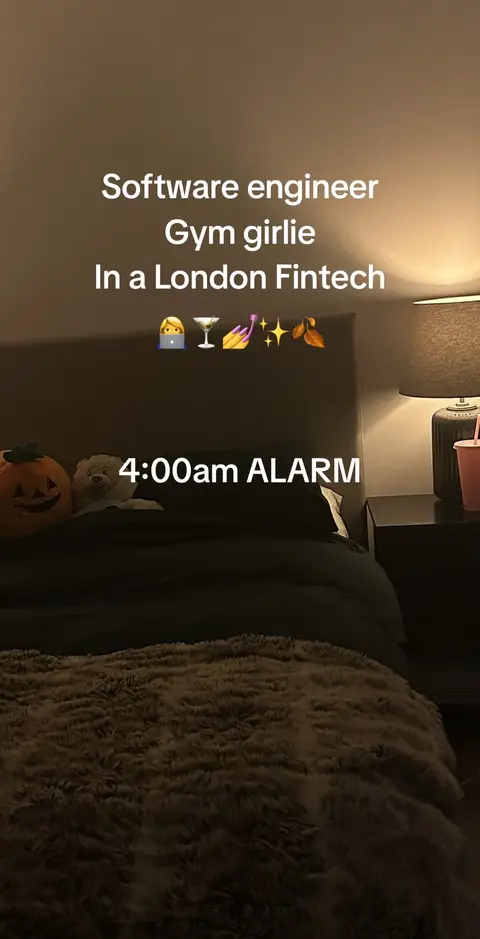 Software engineer gyal just trying to survive the London commute to work everyda