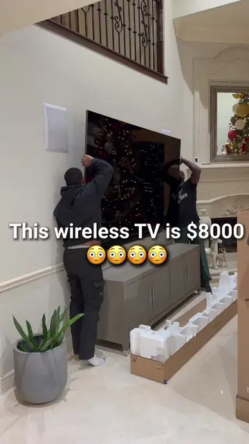This is a wireless $8000 TV 😳😳 #fyp #subscribe #like #funny #worklife #strong 