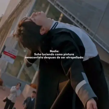 En camara lenta y todo JAKSJAKS no puedo tomarmelo enserio perdon pero q fue eso
