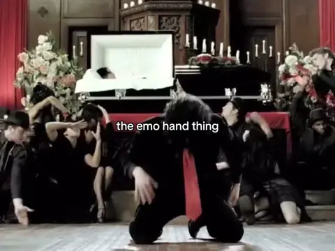 I was gonna find more clipz but i cba  #scene #emo #scemo #emohandthing #gerardw