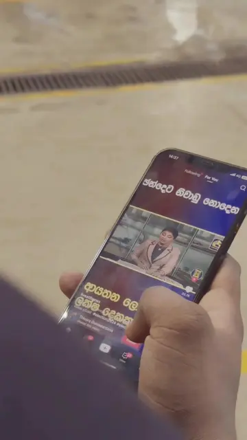 Office එකේ ලොක්කව Mention කරගෙන යමු..  🙂🚩 #laugfscarcarex #srilankantiktok #ve