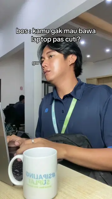 pada akhirnya ngerjain kerjaan lewat hp🙂 #officelife #startuplife #corporatelif