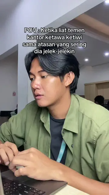 si muka dua beraksi😎 #corporatelife #startuplife #officelife #mukadua 
