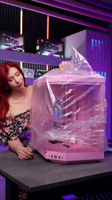 Its finally done! What do you think of the pink glitter PC? 🤭 I’m so excited to