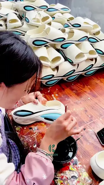 Creating exquisite sandals with precision and love 💖 Allow us to design your id