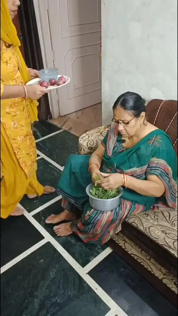 Saas vs Bahu 😂 wait for end 🤣#foryouu #usa_tiktok #tiktokdubai🇦🇪 #funnymomen