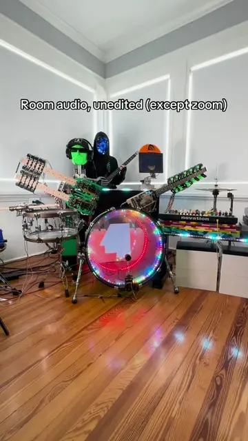 The servo noises add something for me. What do you think? #robot #band 