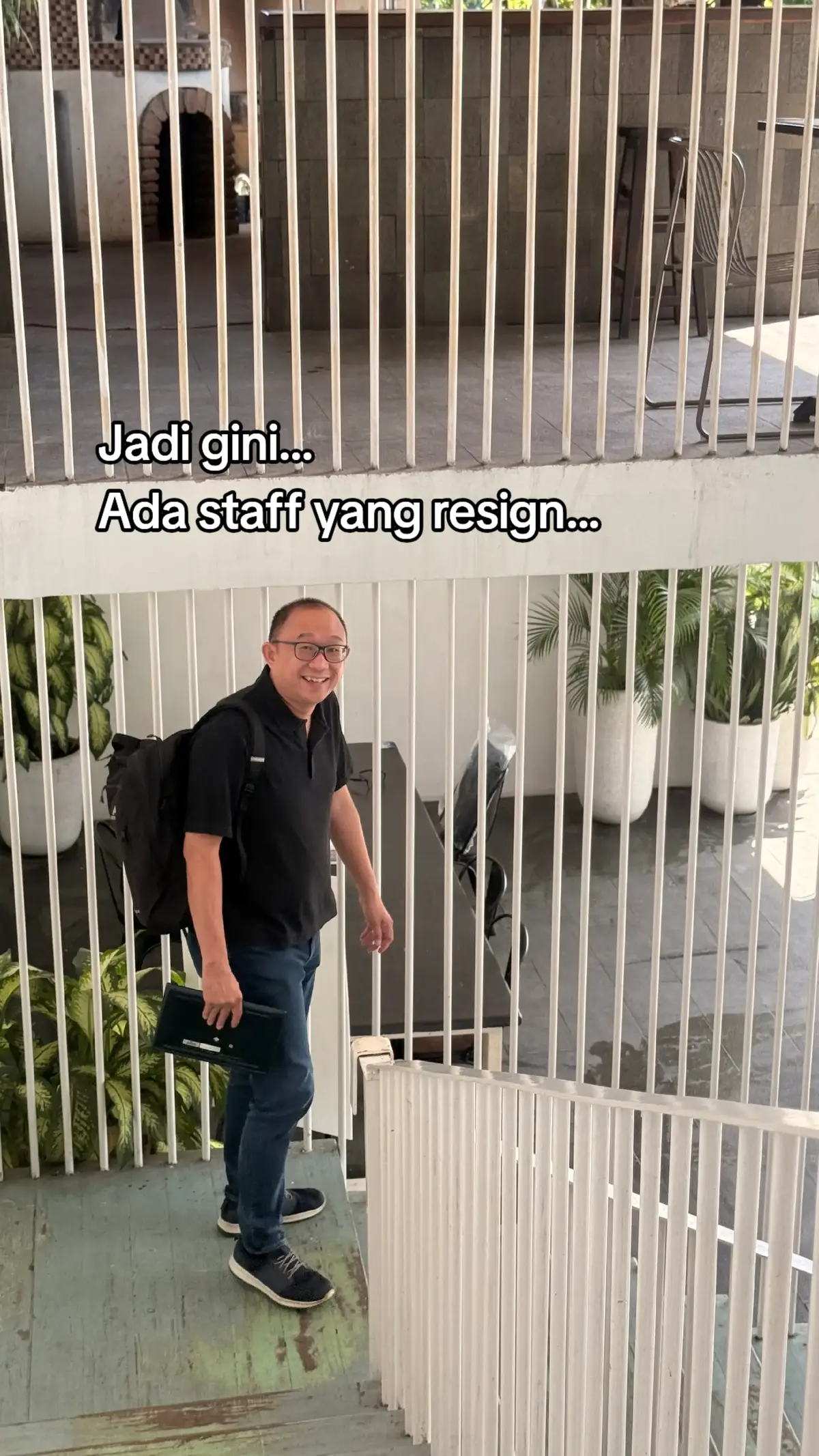 Kejadian ini sering terjadi di perusahaan. Blom lagi deadline harus tetap sama, 