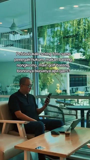 Kalo ngomong sering pake kata "siap" atau "laksanakan". Penasaran bisnisnya bias