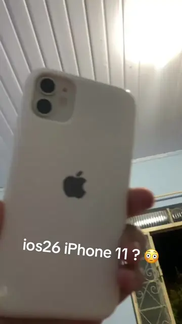 IOS26 no iPhone 11 😳 #ios26 #apple #iphone11 #fyp 