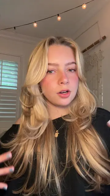 easy round brush blowout look (depending on what tool you use) #hairtutorial #ha