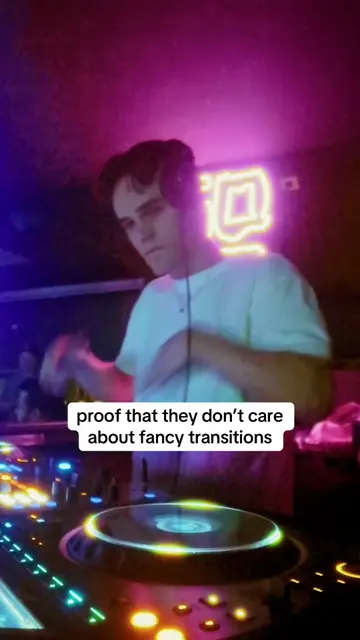 song choice >>> #dj #clubdj #djtransitions #djfail 