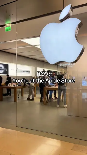 POV: you’re at the Apple Store and Mockup is a DEMO APP 🤩 INSTANT EXCITEMENT 🔥