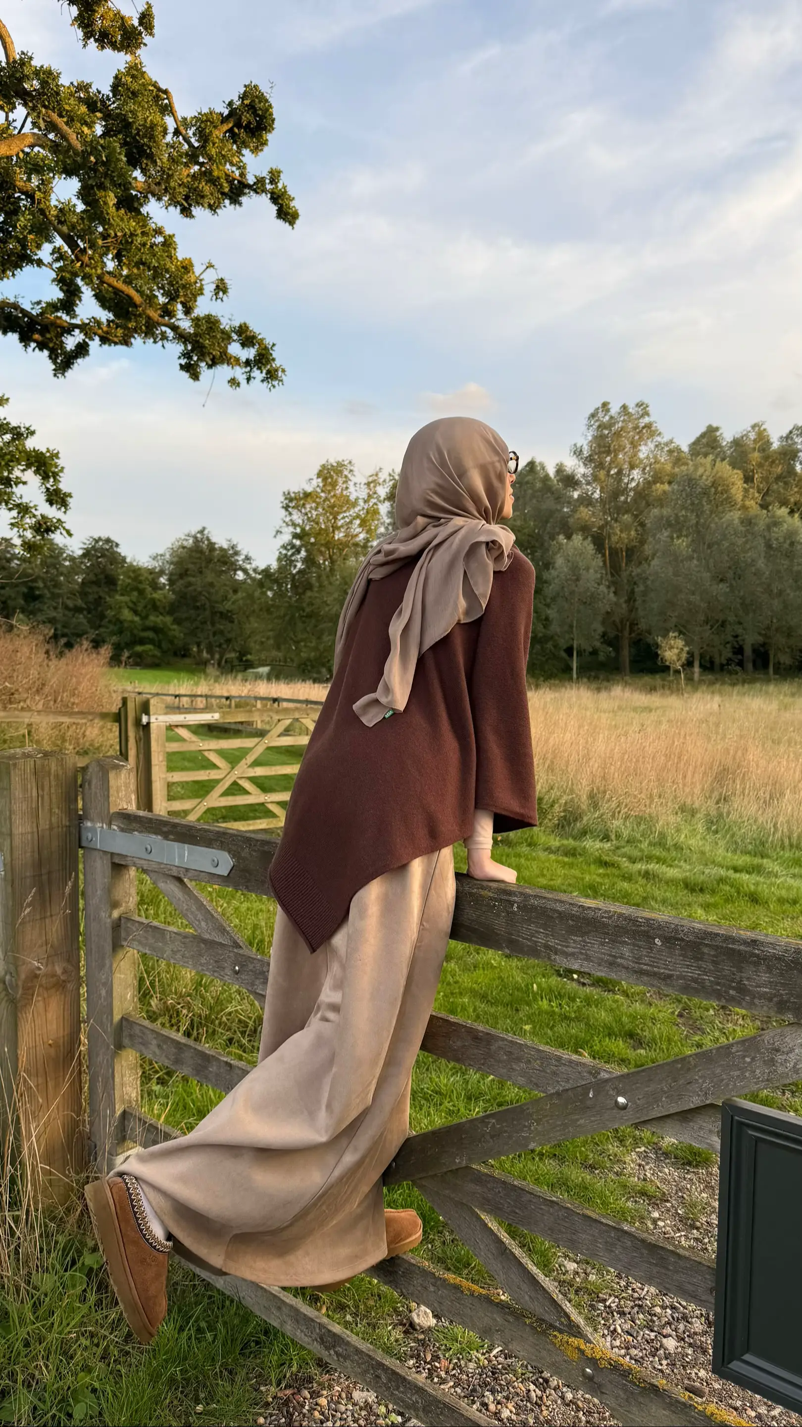 moments of autumn 🍂🪵🤎☕️ #autumn #cabin #modest #hijab #pinterest 
