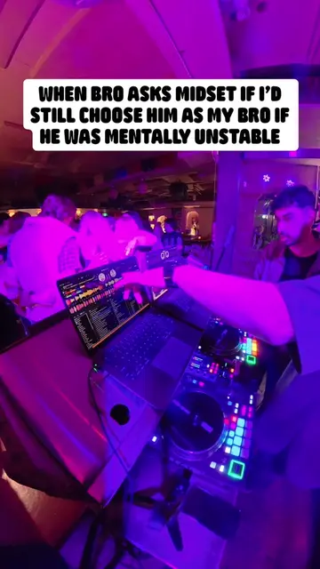 Crowd going wild, meanwhile me n bro: 🗣️🗣️🧍‍♂️🧍‍♂️  . . . . . . #music #expl