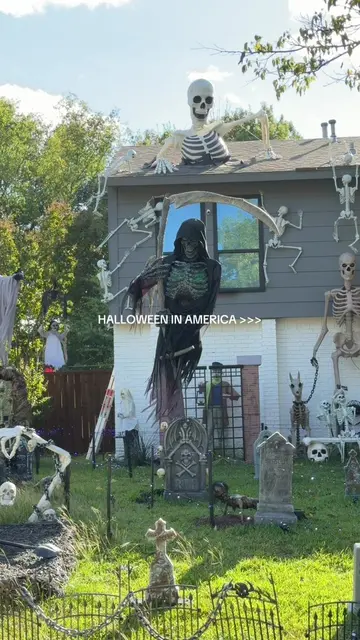The *CRAZIEST* Halloween yard decoration display I’ve seen! 🎃👻 Halloween in Am