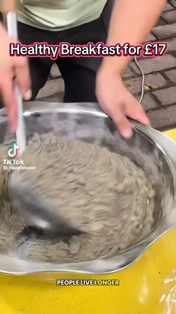 สายงาดำมาทางนี้ กินเท่าไหร่ก็ไม่หมดเพราะมีเป็นโหล 🥹 Original Video Credit :  @r