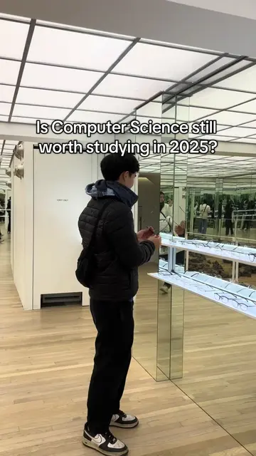 Computer Science was the craze in 2021, anyone with a 5-month bootcamp and their