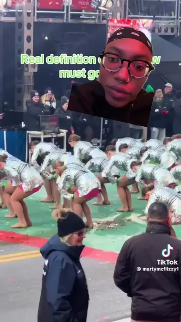The tone was set years ago. #macysthanksgivingdayparade #performingarts #capital