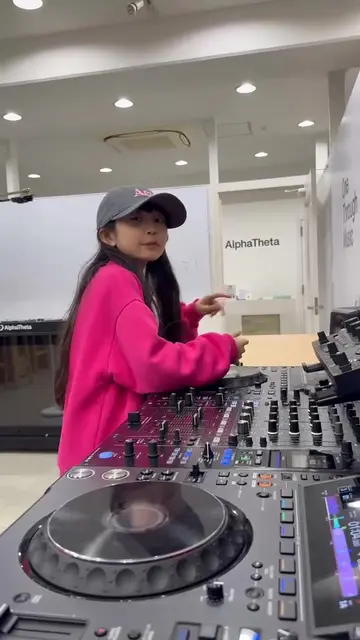 DJスクールで先生に習ったトリックプレイを、"That Acid"でやってみたよー😊✨ "I gave a trick I learned from my D