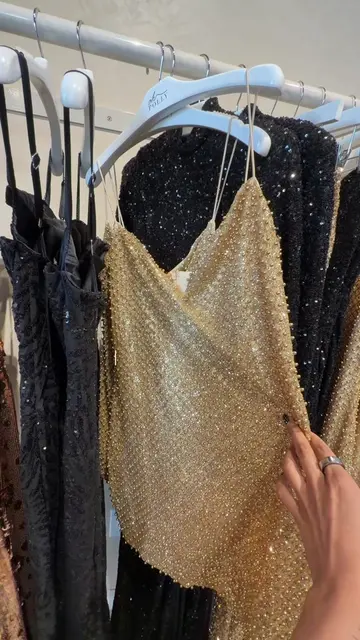 let me know which your favorites were! nye dress shopping in LA 🍾🥂 #ohpolly #h