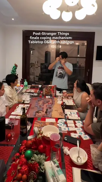 Post–Stranger Things finale coping mechanism: Tabletop D&D with siblings🐉👾 #st