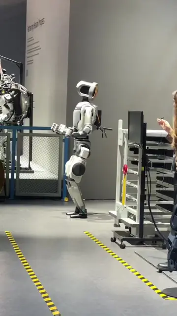 @ChinaLiuYusen #zhongqingT800 #chinarobot #2026ces #robotics #BostonDynamics  Bo