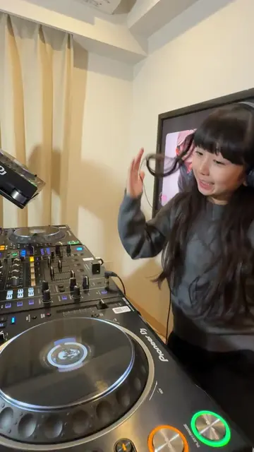 楽曲制作するようになってから、DJプレイのアイデアももっとたくさん浮かぶようになったよー😊✨ “Ever since I started making my 