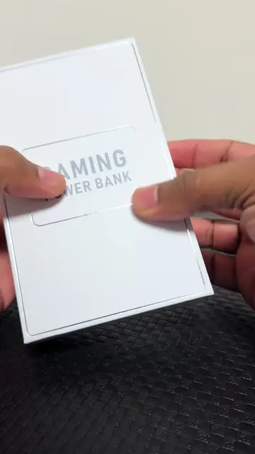 ゲームしながら充電できる⚡🎮 ケーブルなしで、プレイは止まらない。 中にはたくさんのゲームも入っていて、暇つぶしにもぴったり。 LightningもType-