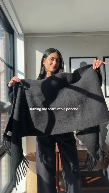 stay warm out there 🖤 #fashionhacks #poncho #scarfhack #winteroutfit 