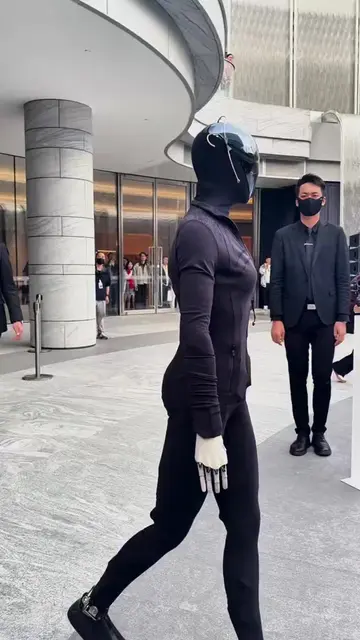 @ChinaLiuYusen Shenzhen Bay witnessed the future! Xpeng IRON robot’s black style