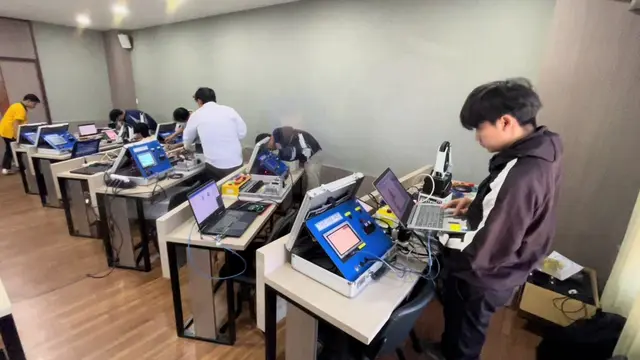 ต่อปตรี 1 ปี มหาวิทยาลัย สยาม  THAIPLCCENTER มีส่วนร่วมในการสอน  ระบบอัตโนมัติ แ