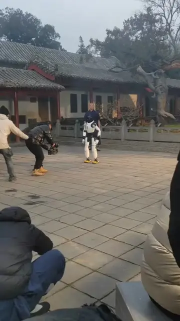 @ChinaLiuYusen Henan Shaolin Temple × Zhiyuan Robot Lingxi 2, tech meets Shaolin