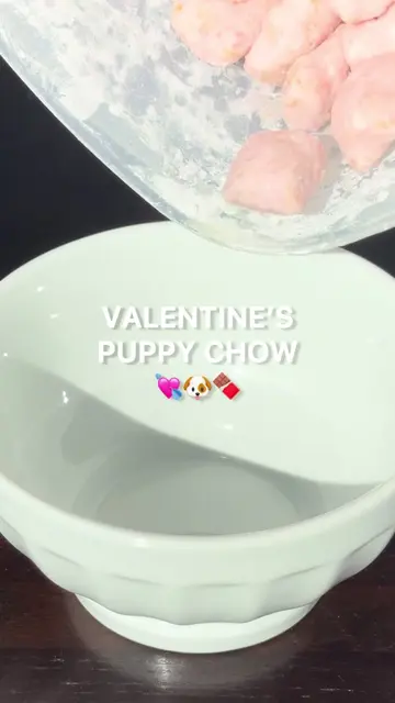 VALENTINE’S PUPPY CHOW 💘🐶🍫 Find the recipe on Pepper the app or comment “CHOW