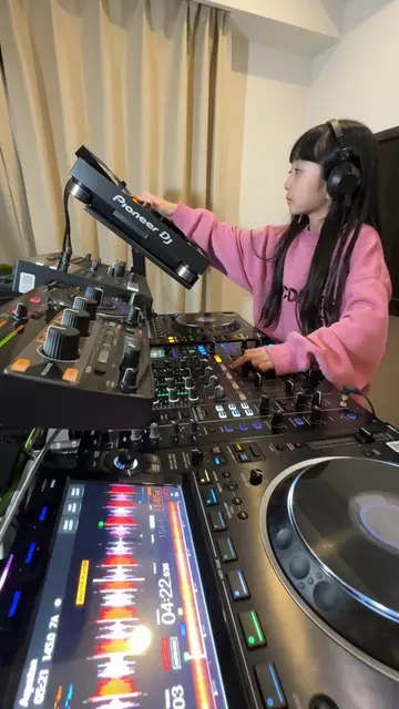 楽曲制作するようになってから、DJプレイで使う曲もAbletonや編集ソフトでミックスしたり工夫できるようになったよー😊 "Since I started p