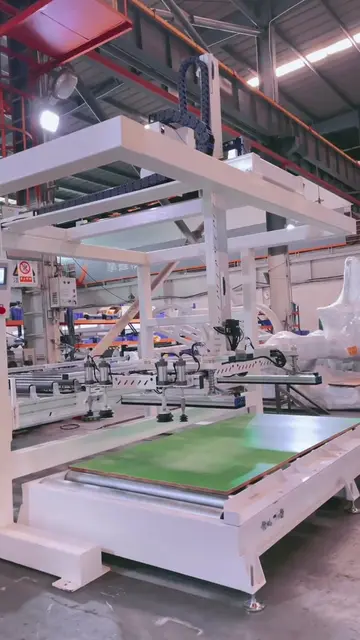 Pick and place Machine with Vacuum Suction Cups for Efficient Panel Handling #St