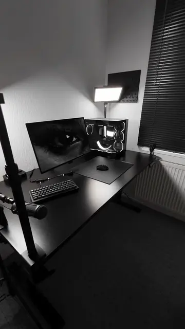 Corsair 2500X Tempered Glass mATX Case. Sleek micro-ATX chassis with full temper