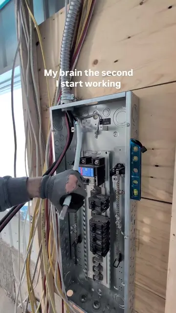 I can't be the only one 😏🍺 #bluecollar #construction #electrician #meme #spark