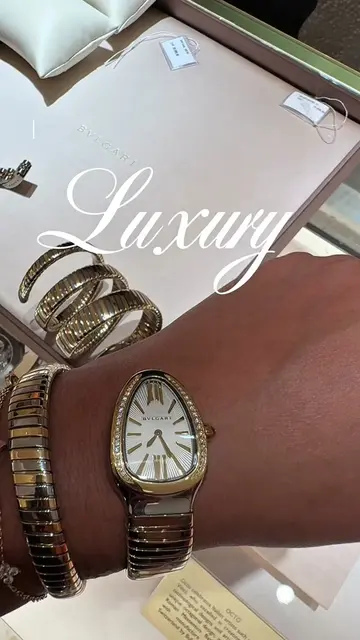 Tried on the Bvlgari Serpenti watch in St. Moritz and now I’m obsessed 🐍 This i