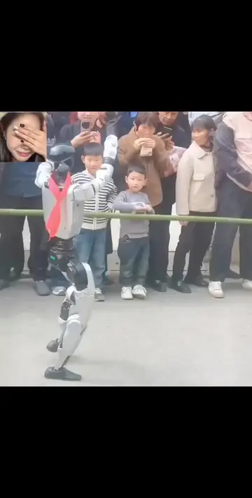 I really couldn't hold back.#ShanghaiAWC #RobotMarathon #HumanoidRobot #Robotics