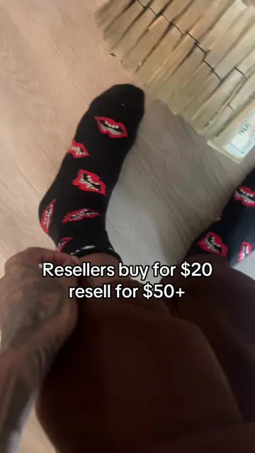 #fyp #viral #reselling #viraltiktok #socks 